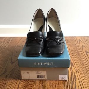 Nine West black patent heeled loafer